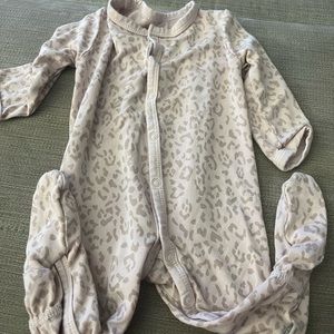 EUC 3-6 KYTE Baby snap footie Blush Leopard
